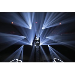 Showtec Shark - The Meg - Hybrid One Testa mobile LED ibrida da 160 W compatta zoom motorizzato per discoteca KAOTIKASTORE